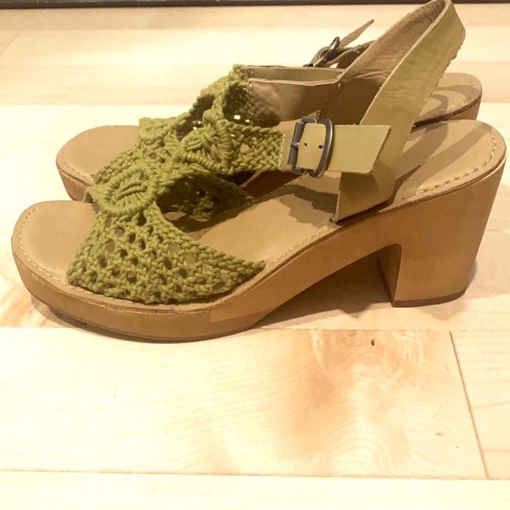 Sundance leather crochet wood sandals by Latigo - Picture 2 of 8
